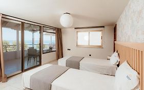 Aqua Beachfront Elegant Hotel